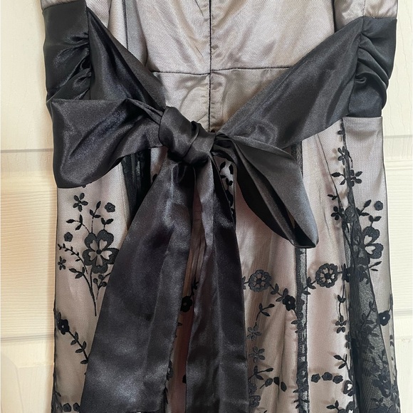 Formal dress - cream with black lace details - Picture 4 of 4